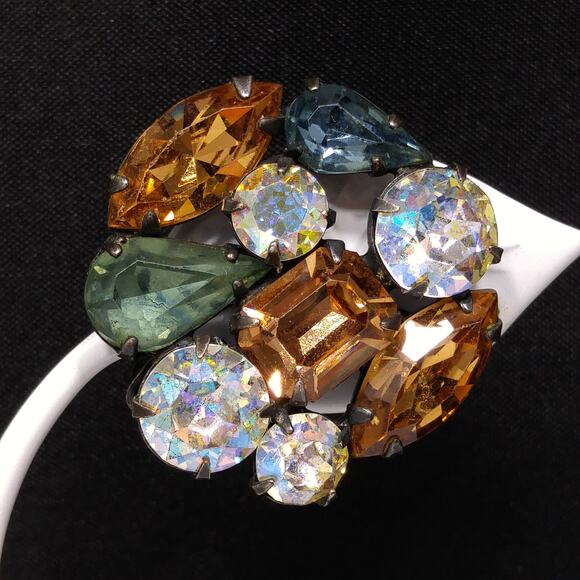 Weiss Blue Green Topaz Rhinestone Earrings, Clip Antique Gold Plate, 1950s - Picture 3 of 10